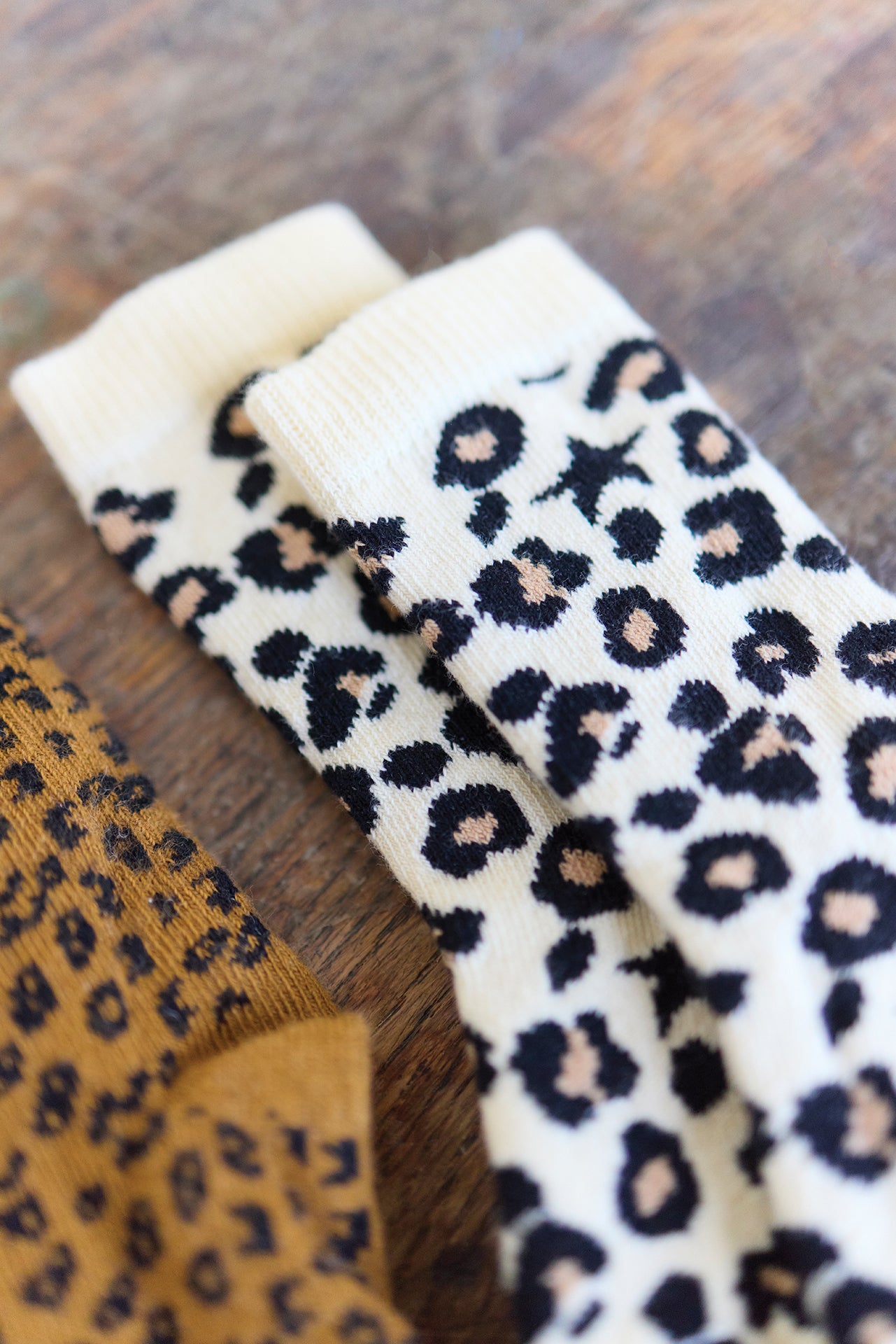 Lot of 2 socks - leopard